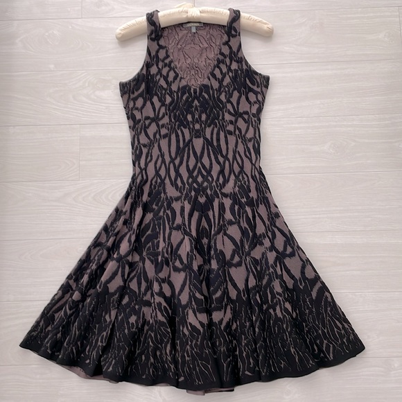 Zac Posen Dresses & Skirts - Zac Posen Black & Plum Jacquard Fit and Flare Dress